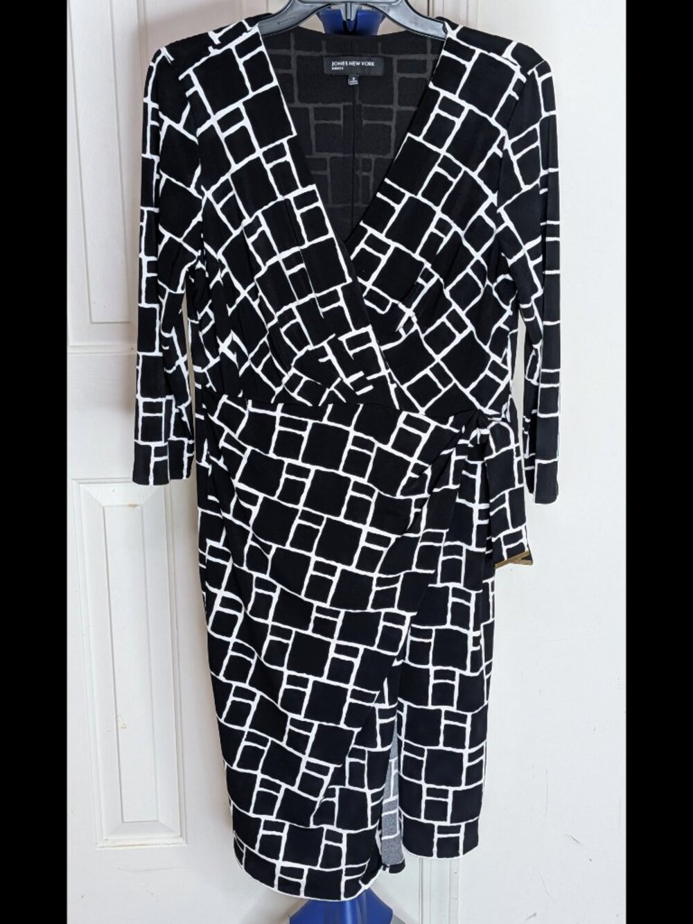Fabulous JONES NEW YORK Sz 8 Black & White Modern Square Print Faux-Wrap Dress